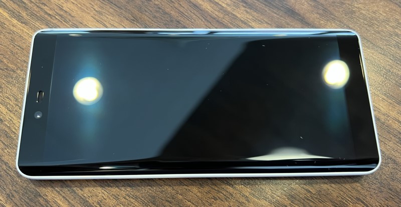 Rakuten Hand 5Gの本体の見た目の写真